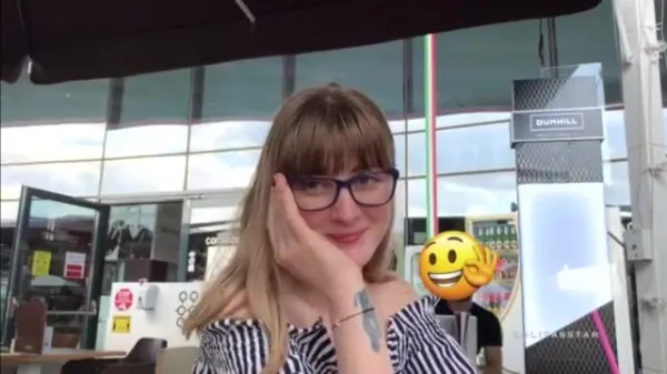 De la o iesire la suc romanca vrea sa faca si sex