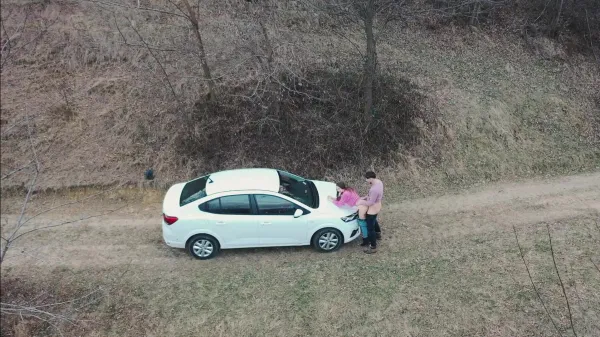 Futai in vacanta laura quest trasa langa masina in natura