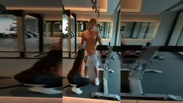 Romanca la sala suge pula unui tanar xxx