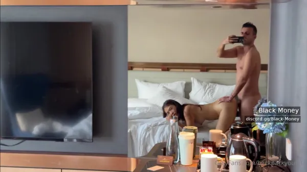 Backpackyourlife filmeaza cand fute la hotel o escorta xxx