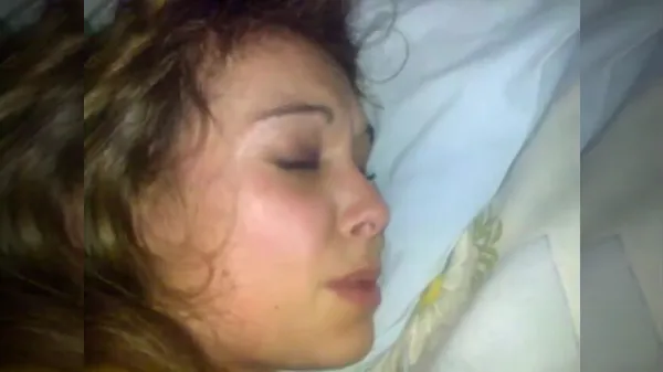 Romanca timida care se lasa fututa de sotul ei pe care il iubeste