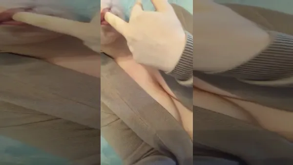 Ioana romanca adora sa se masturbeze la baie cand face videochat  romanesc