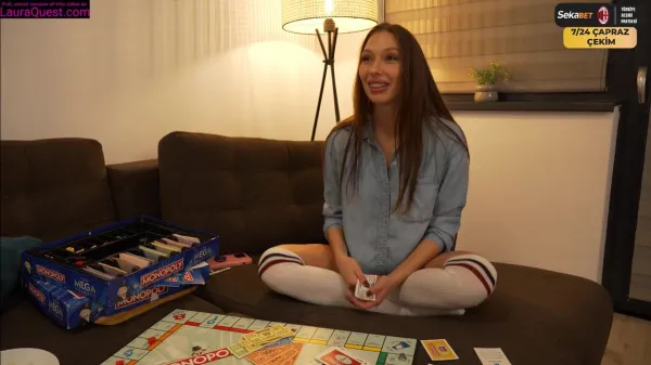 Provocare porno la monopoly o pune sa se dezbrace si o fute