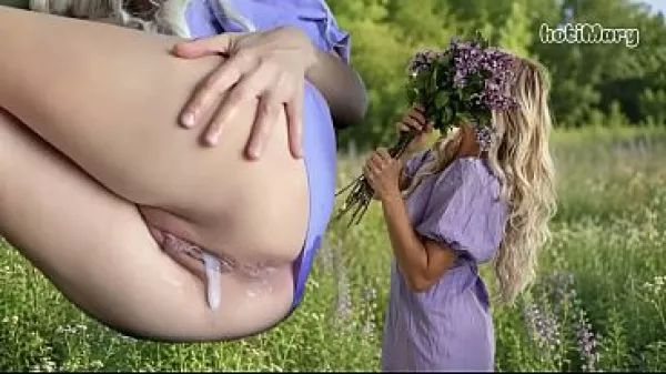 Masturbare cu degetul in pizda excitata, orgasm multiplu